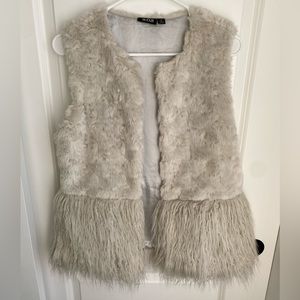 a.n.a Faux fur 70’s style flowy vest size S